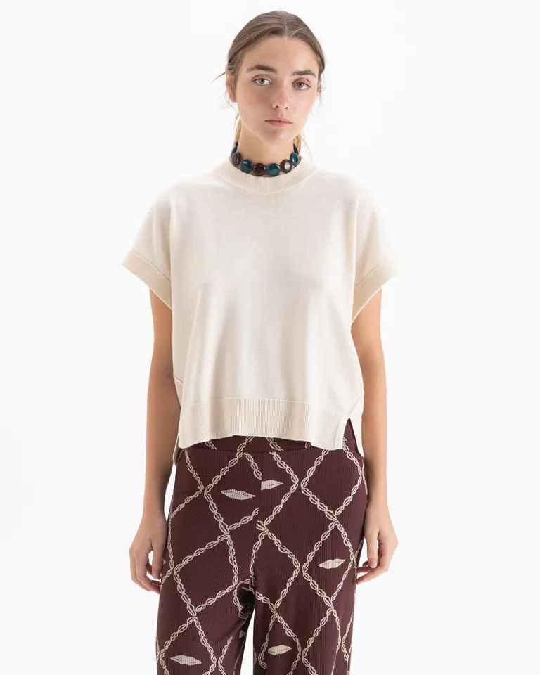 Chaleco tejido de calce holgado con estructura amplia y hombros marcados de Jazmin Chebar en Chalecos para argentina