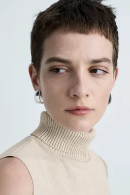Top punto cuello alto de Mango en Tops para argentina