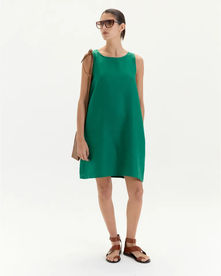 Vestido corto de lino verde sin mangas con bolsillos laterales de Blue Sheep en Vestidos para argentina