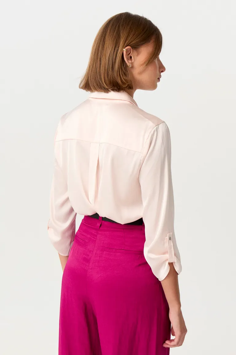 Blusa de seda de corte relajado con cuello camisero y escote en V de Markova en Blusas para argentina
