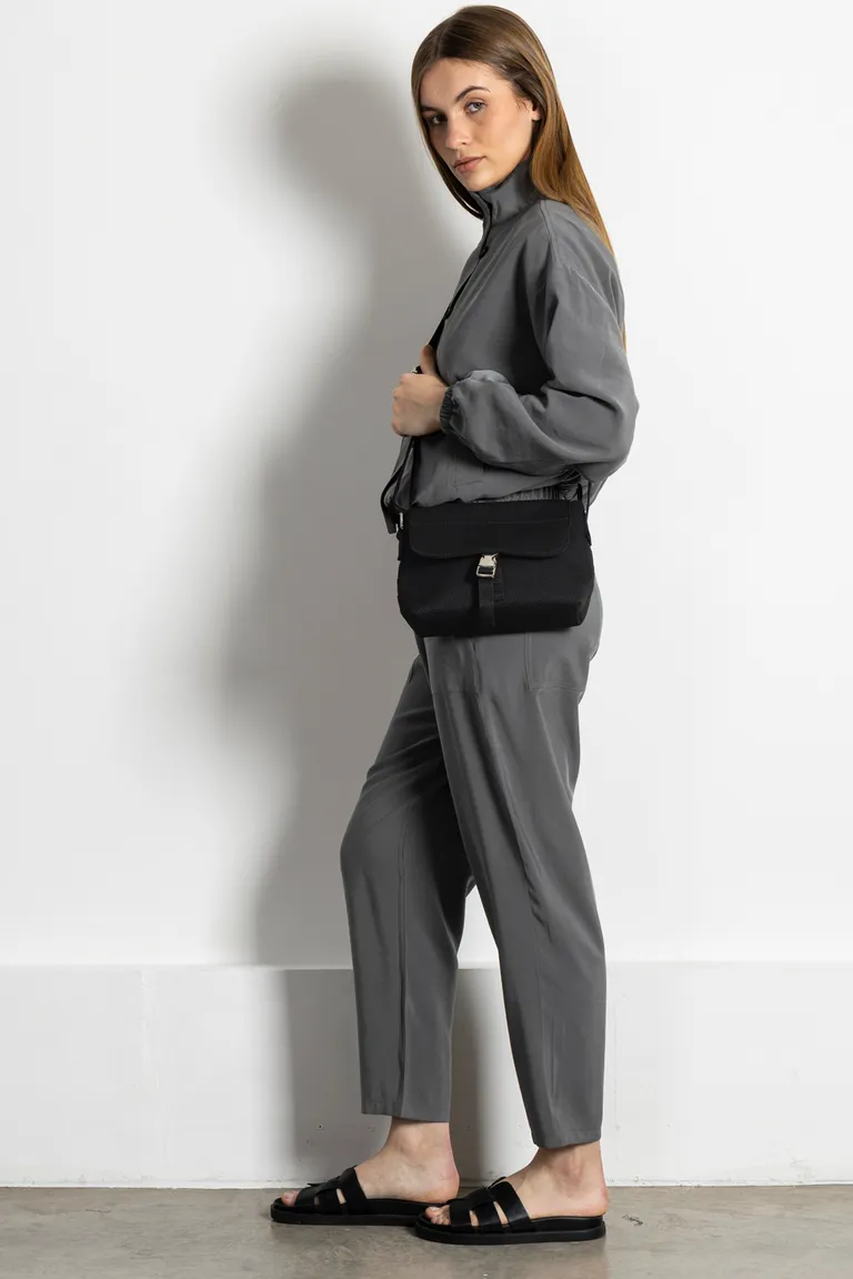 Bolso Bandolera Negro de Diseño Minimalista y Práctico de Kill en Bolsos y Carteras para argentina