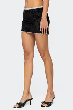 Minifalda klea terciopelo bordado de Edikted en Shorts para argentina