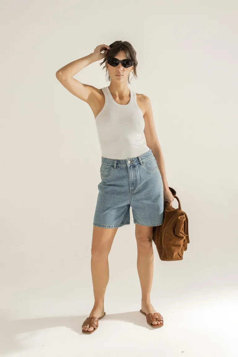 Pantalones cortos azules de corte moderno para mujer de Akiabara en Shorts para argentina