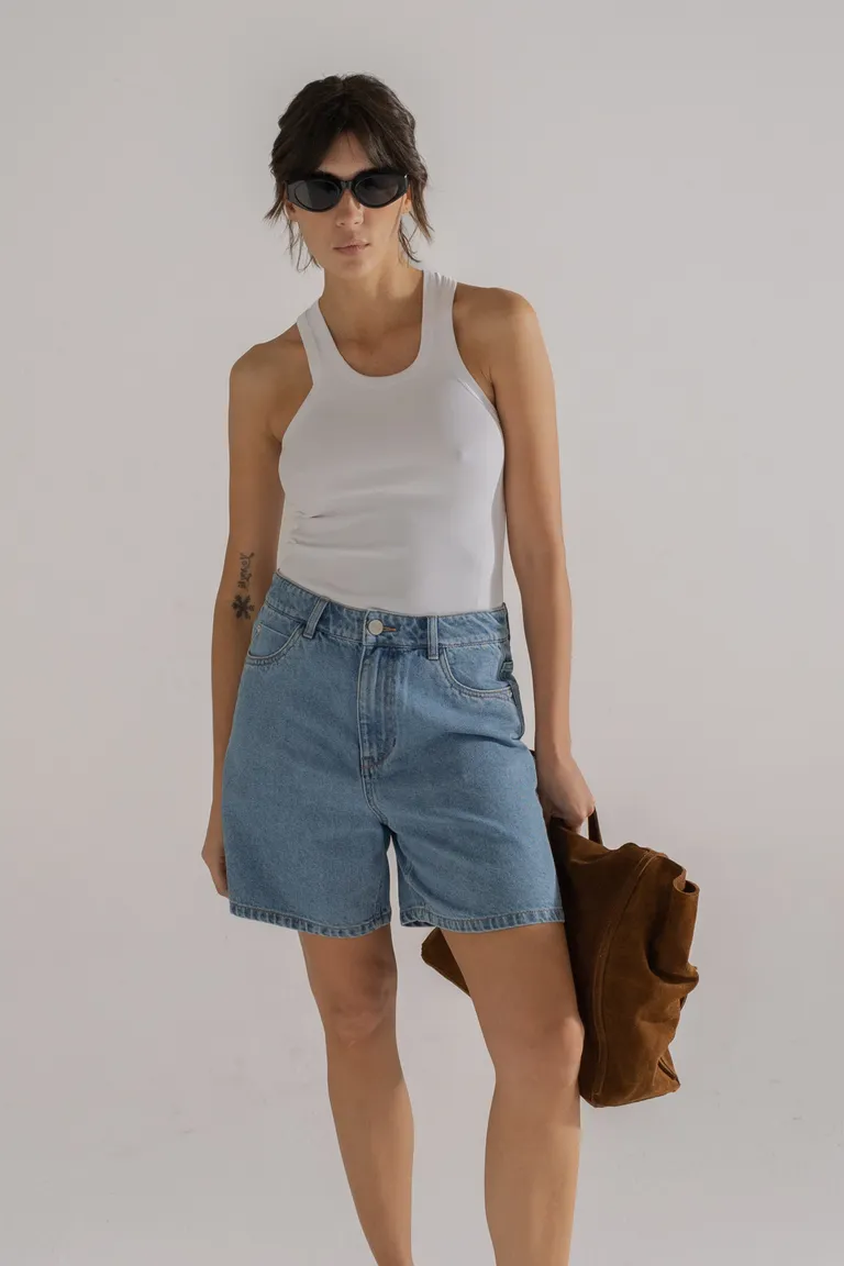 Pantalones cortos azules de corte moderno para mujer de Akiabara en Shorts para argentina