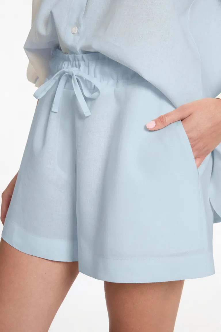 Shorts de silueta relajada con elástico en la cintura y tiras regulables de Justaosadia en Shorts para argentina