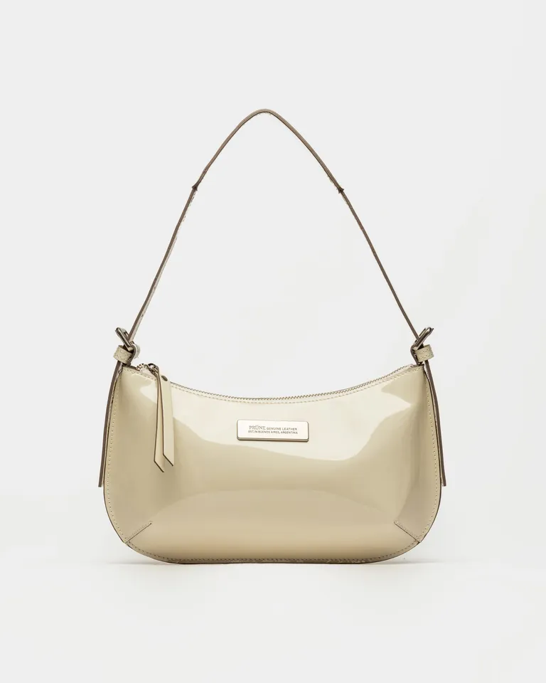 Cartera baguette minimalista con detalles metálicos y cierre superior de Prüne en Bolsos y Carteras para argentina