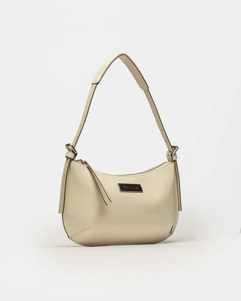 Cartera baguette minimalista con detalles metálicos y cierre superior de Prüne en Bolsos y Carteras para argentina