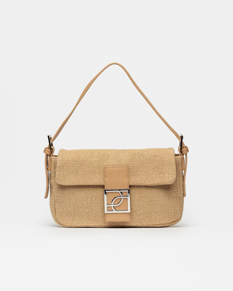 Cartera al hombro firma en tela cruda con detalle metálico, diseño único y moderno de Prüne en Bolsos y Carteras para argentina