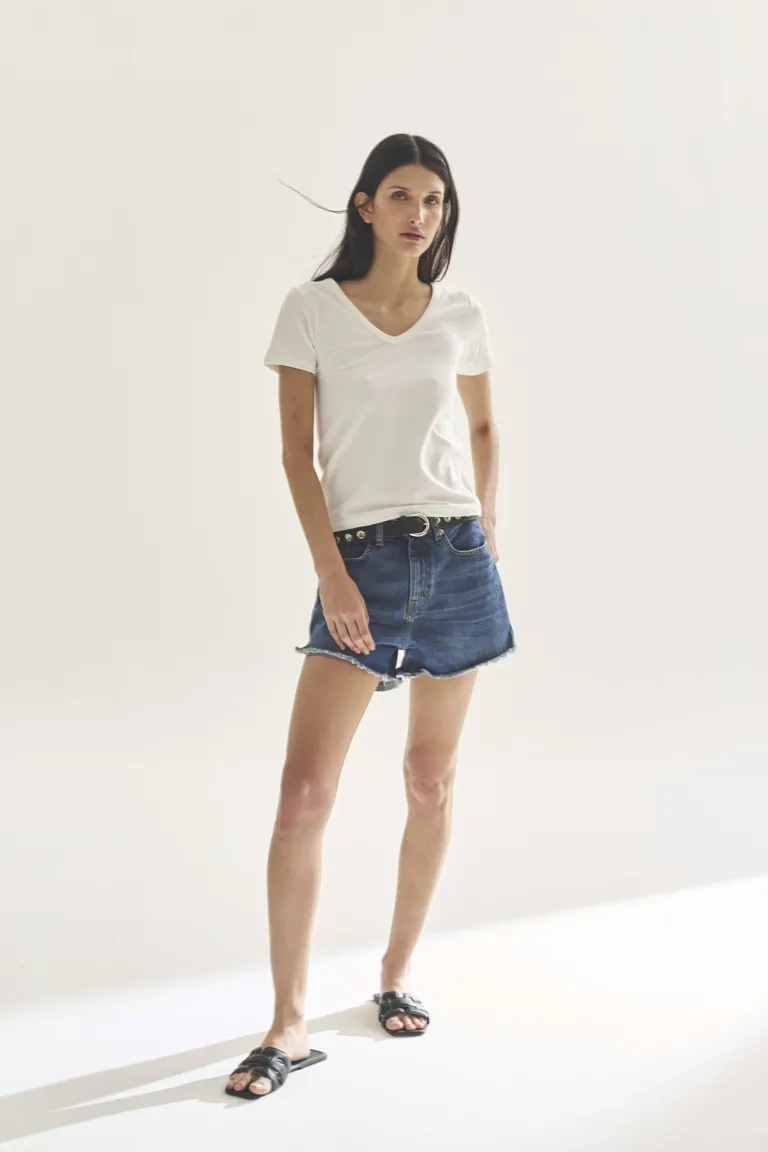 Remera de corte v de manga corta para mujer de Akiabara en Remeras para argentina