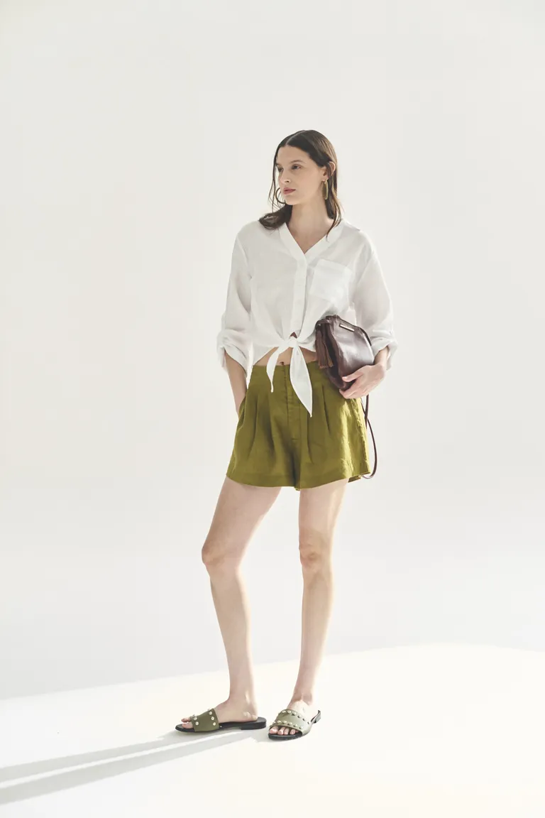Short midi de corte amplio en tono verde oliva para mujer de Akiabara en Shorts para argentina