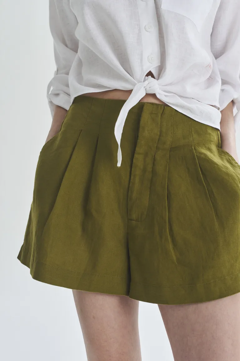 Short midi de corte amplio en tono verde oliva para mujer de Akiabara en Shorts para argentina
