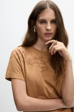 Camiseta bordado flores de Lefties en Remeras para argentina