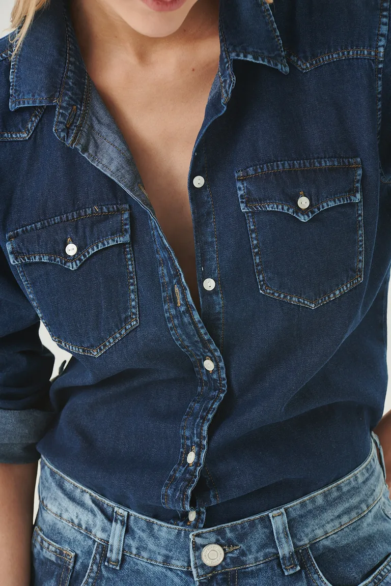 Camisa de denim azul con detalles modernos y ajuste cómodo de Sweet en Camisas para argentina
