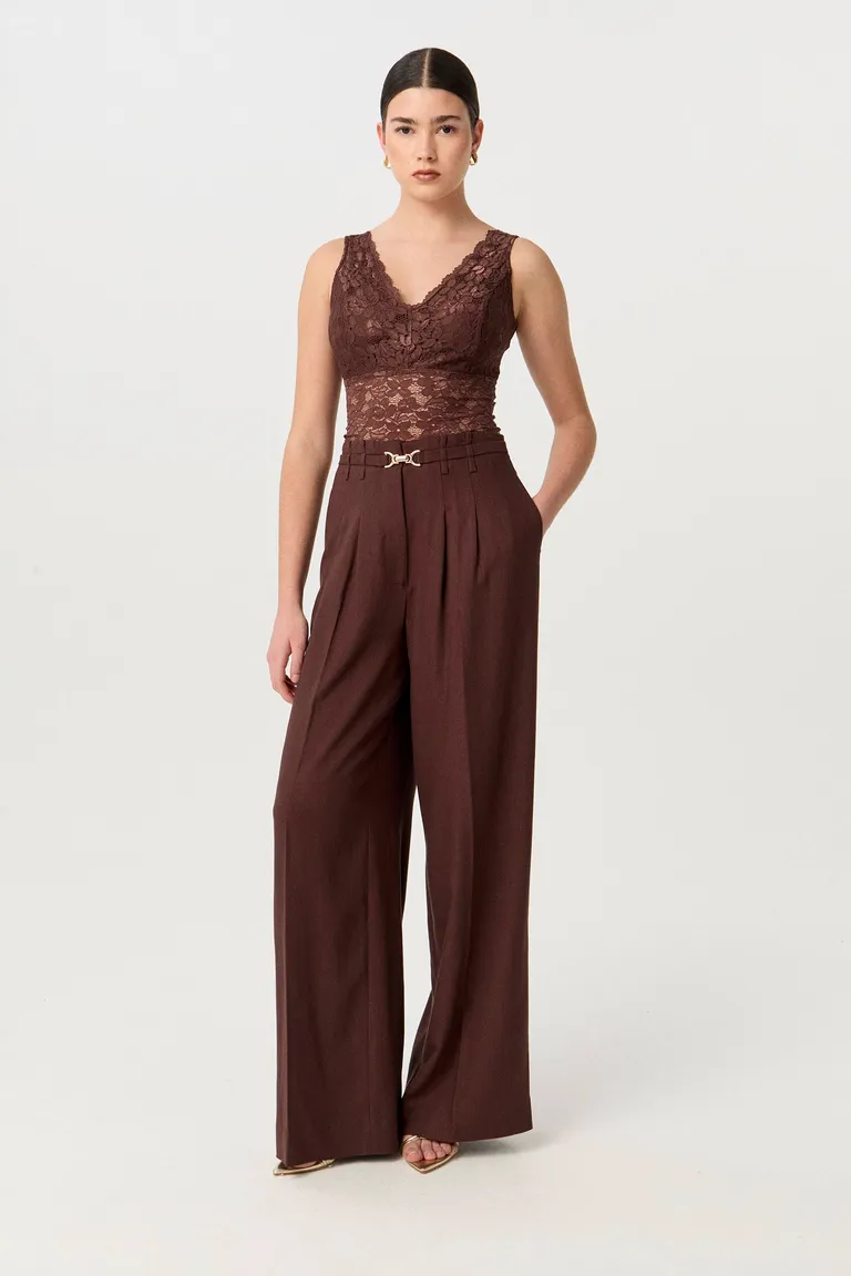 Pantalón de viscosa de tiro alto y pierna ancha para una imagen elegante y sofisticada de Markova en Pantalones para argentina