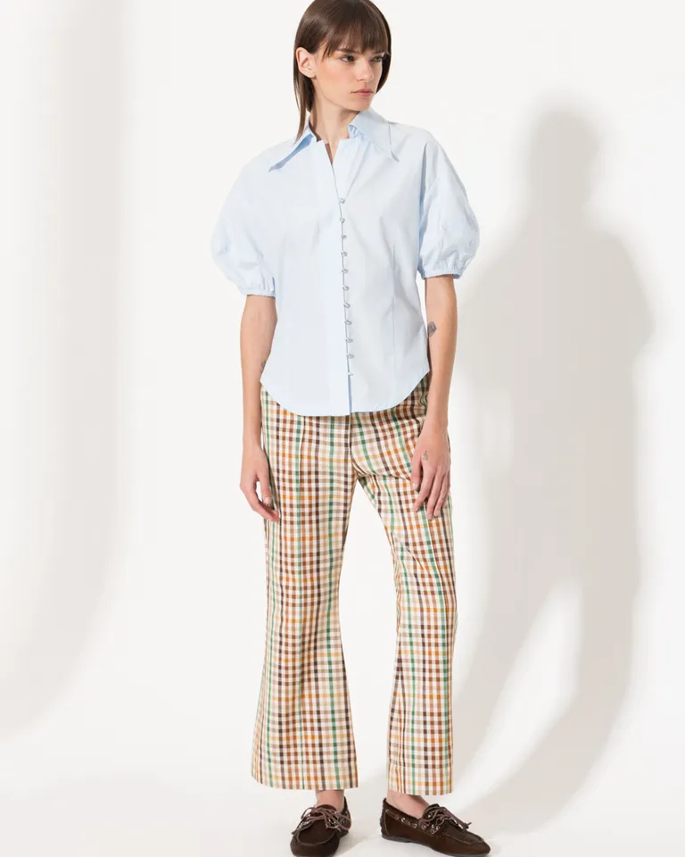 Camisa blanca de corte holgado y diseño atemporal de Jazmin Chebar en Camisas para argentina