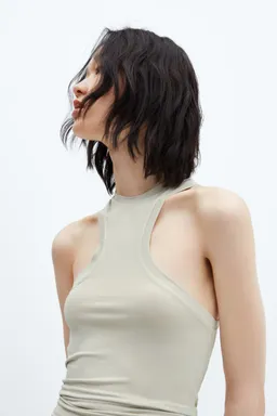 Top halter escotado de Mango en Tops para argentina