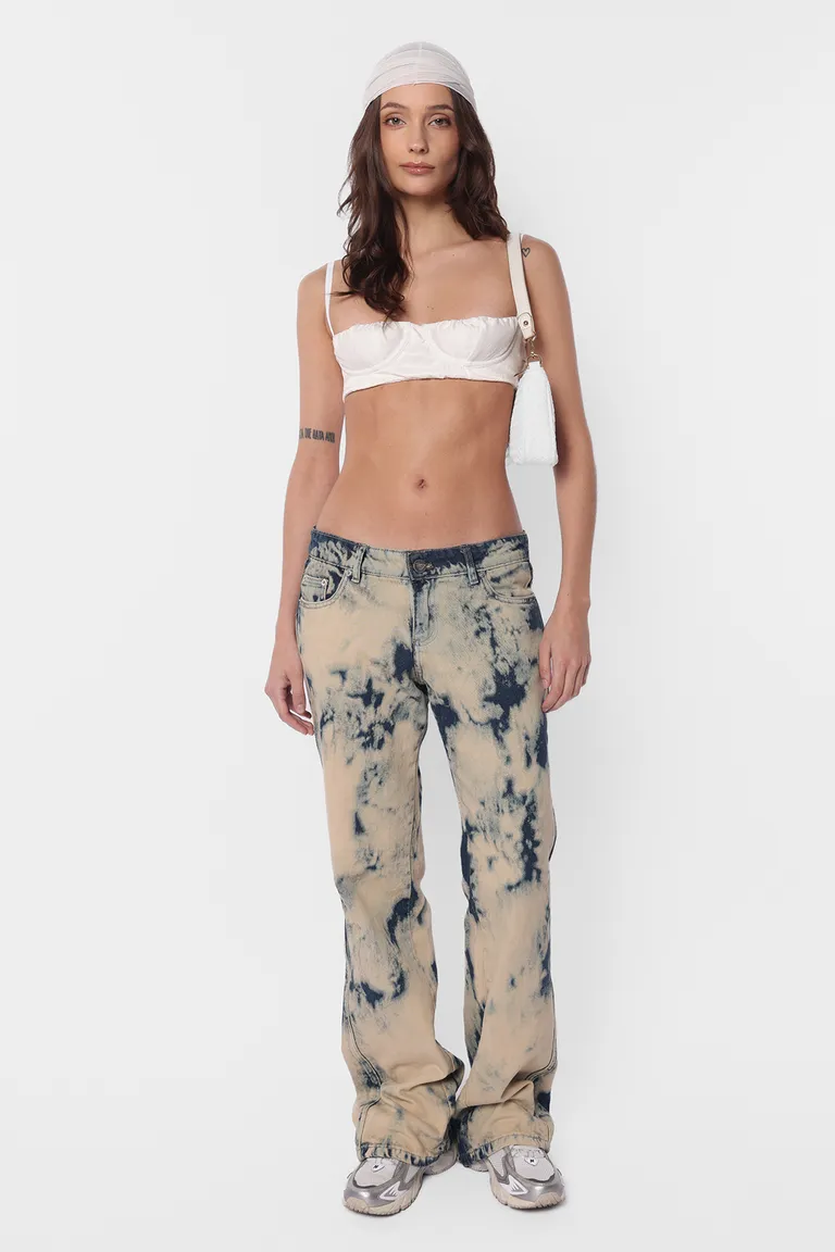 Pantalón denim de tiro medio con efecto manchado y corte bootcut de Top White en Pantalones para argentina