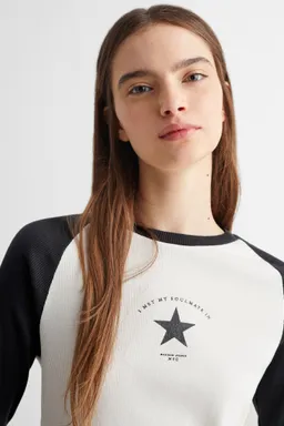 Remera canalé con mensaje de Mango Teen en Remeras para argentina