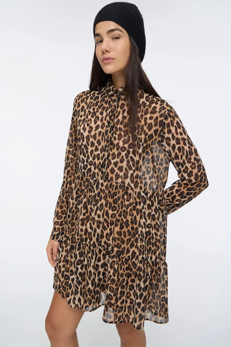 Vestido corto camisero con recortes y frunces en la falda de Cuesta Blanca en Vestidos para argentina