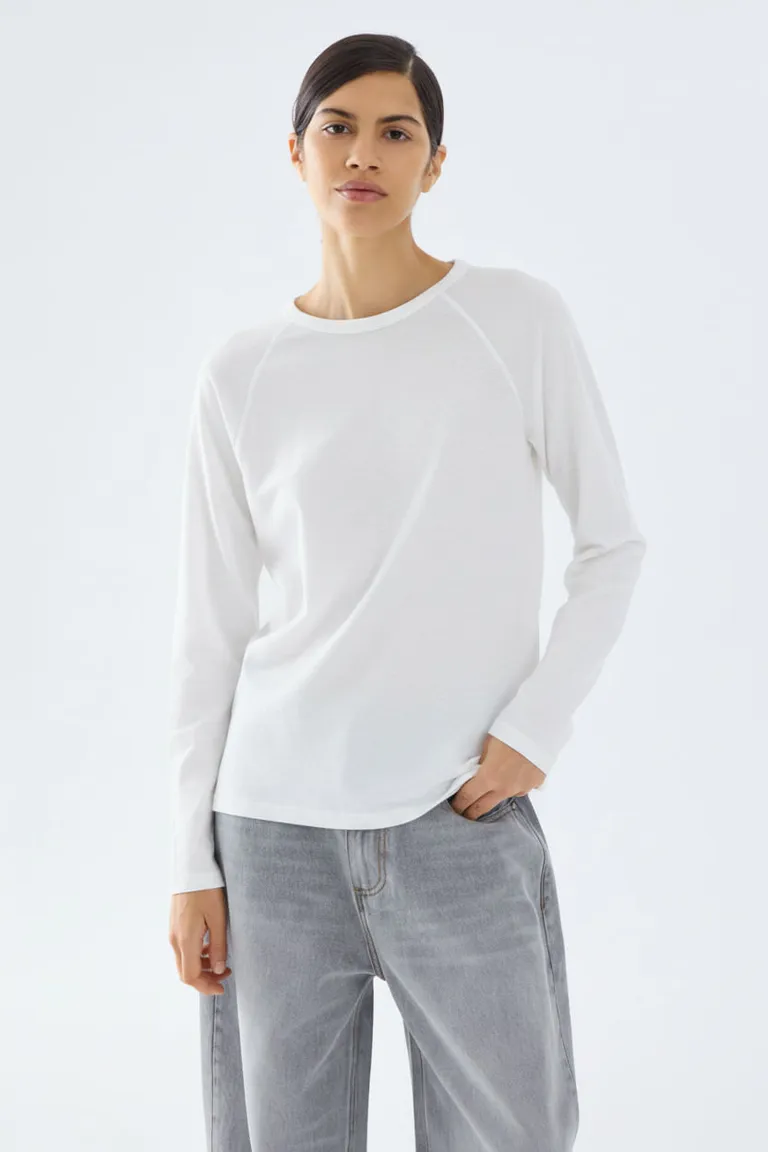 Remera de manga larga con corte raglán y terminaciones clásicas de Portsaid en Remeras para argentina