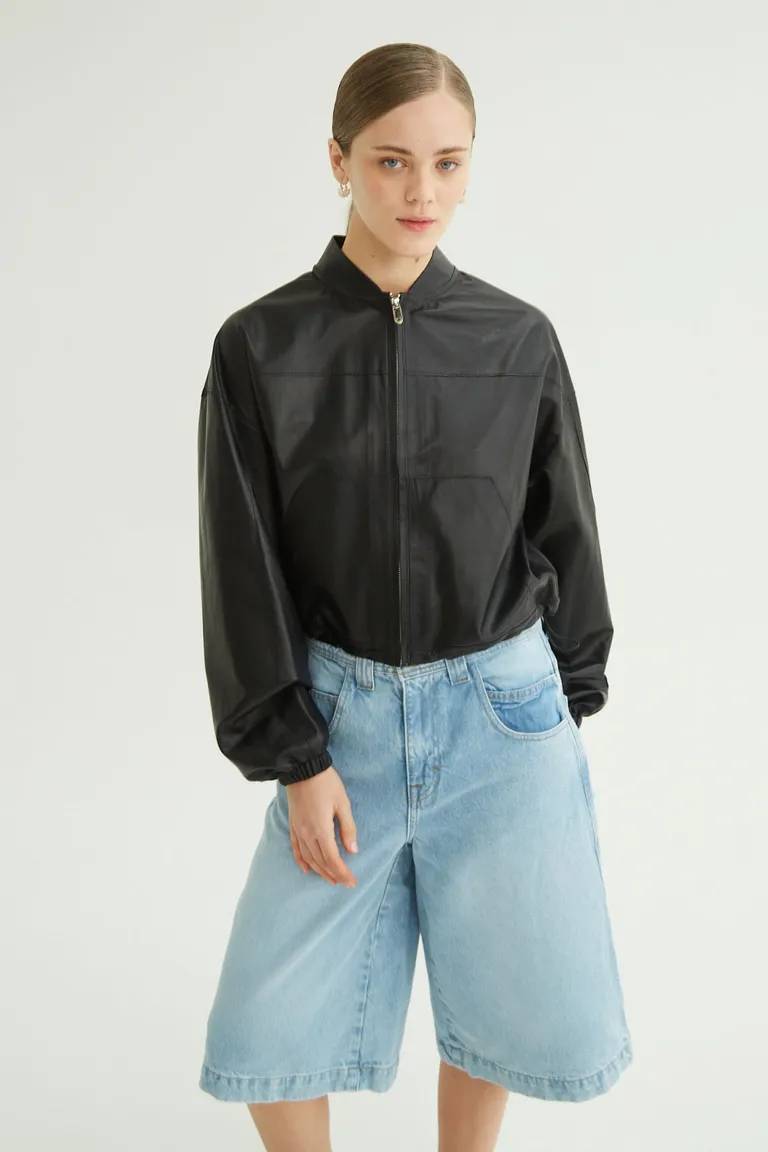 Bomber de cuero ovino liviano y transformable para mujer de Las Pepas en Chaquetas para argentina