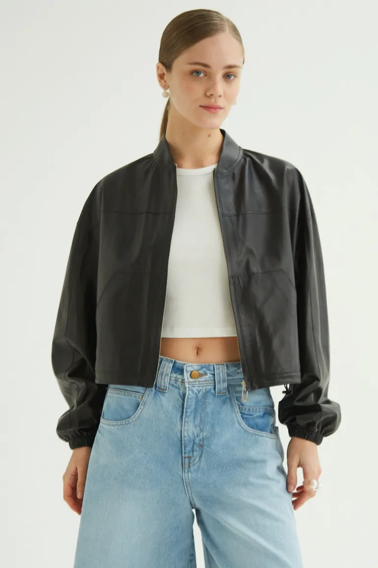 Bomber de cuero ovino liviano y transformable para mujer de Las Pepas en Chaquetas para argentina