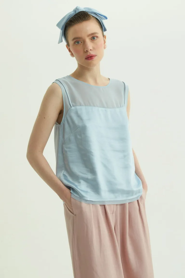 Blusa amplia sin mangas de chifón y satinado con abertura en la espalda de Las Pepas en Blusas para argentina