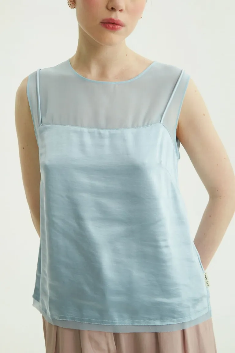 Blusa amplia sin mangas de chifón y satinado con abertura en la espalda de Las Pepas en Blusas para argentina