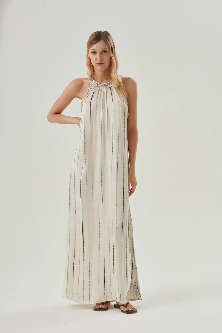 Vestido fluido con estampado artesanal y escote redondo con apliques de mostacillas de Sweet en Vestidos para argentina