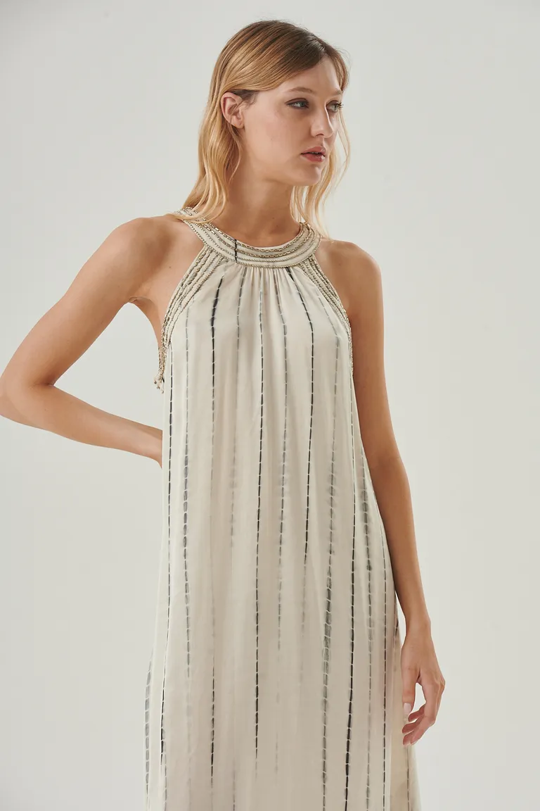 Vestido fluido con estampado artesanal y escote redondo con apliques de mostacillas de Sweet en Vestidos para argentina