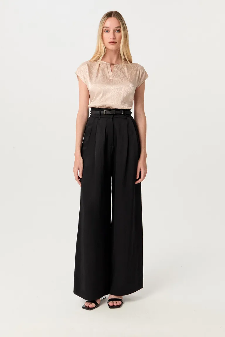 Blusa jacquard de seda con hombros caídos y cartera en cuello para un look elegante de Markova en Blusas para argentina