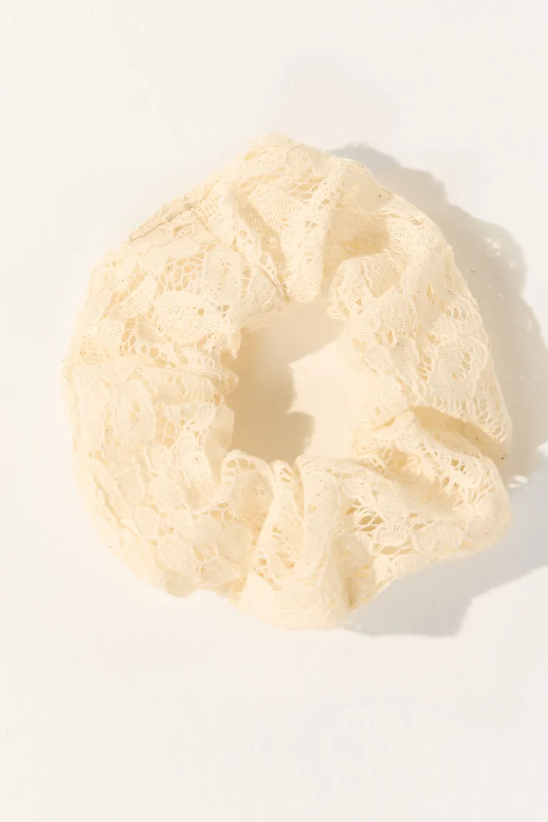 Scrunchie grande con encaje detallado para cabello accesorio de peinado de Cuesta Blanca en Bufandas y Pañuelos para argentina