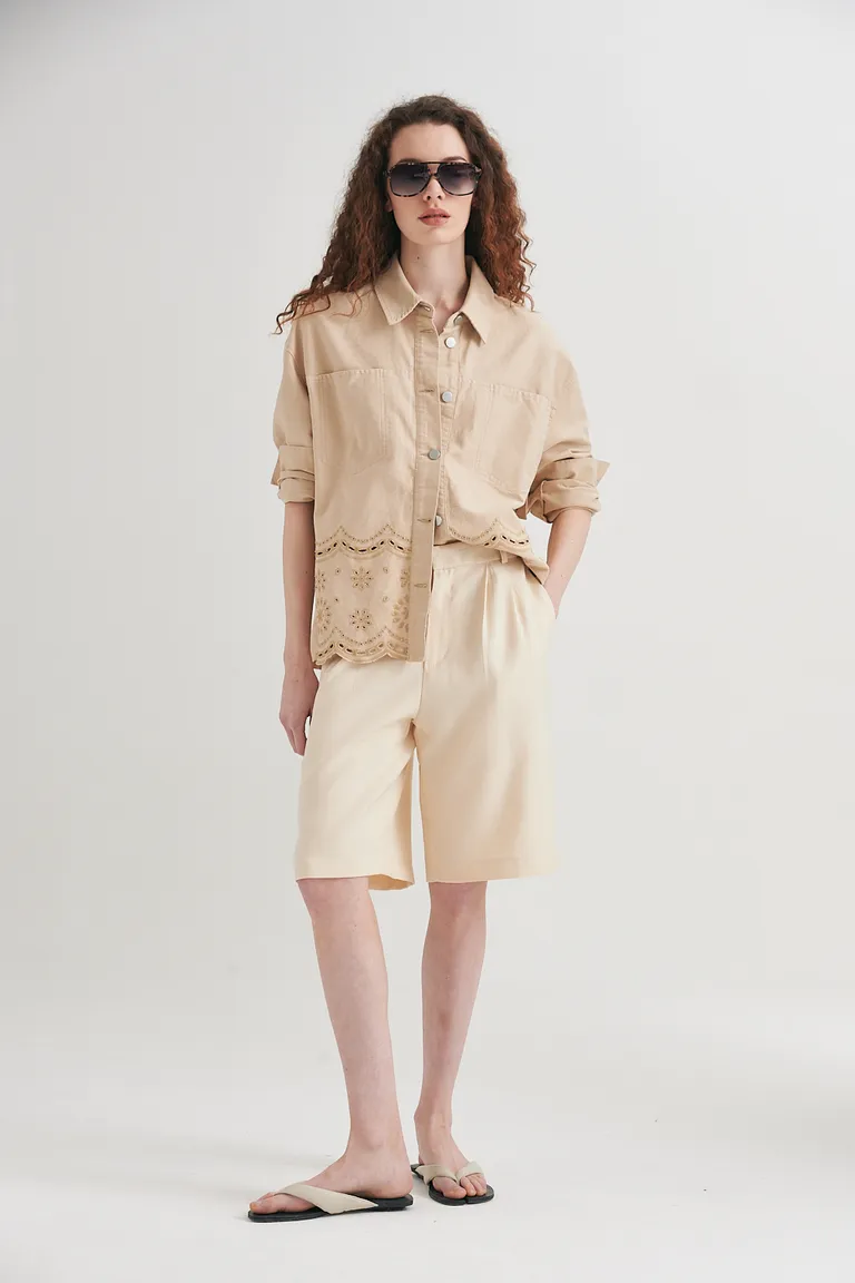 Bermuda de lino de corte recto y calce relajado para un estilo elegante y versátil de Sweet en Shorts para argentina