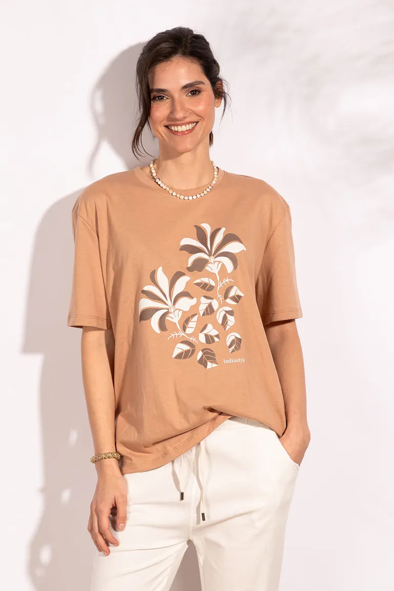Remera manga corta de algodón con estampado central llamativo de Indiastyle en Remeras para argentina
