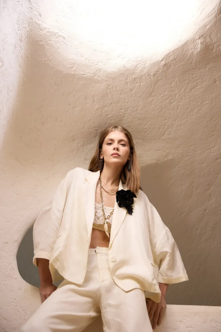 Saco de lino de fit amplio con solapa y pin de guitarra en la solapa de Rapsodia en Blazers para argentina