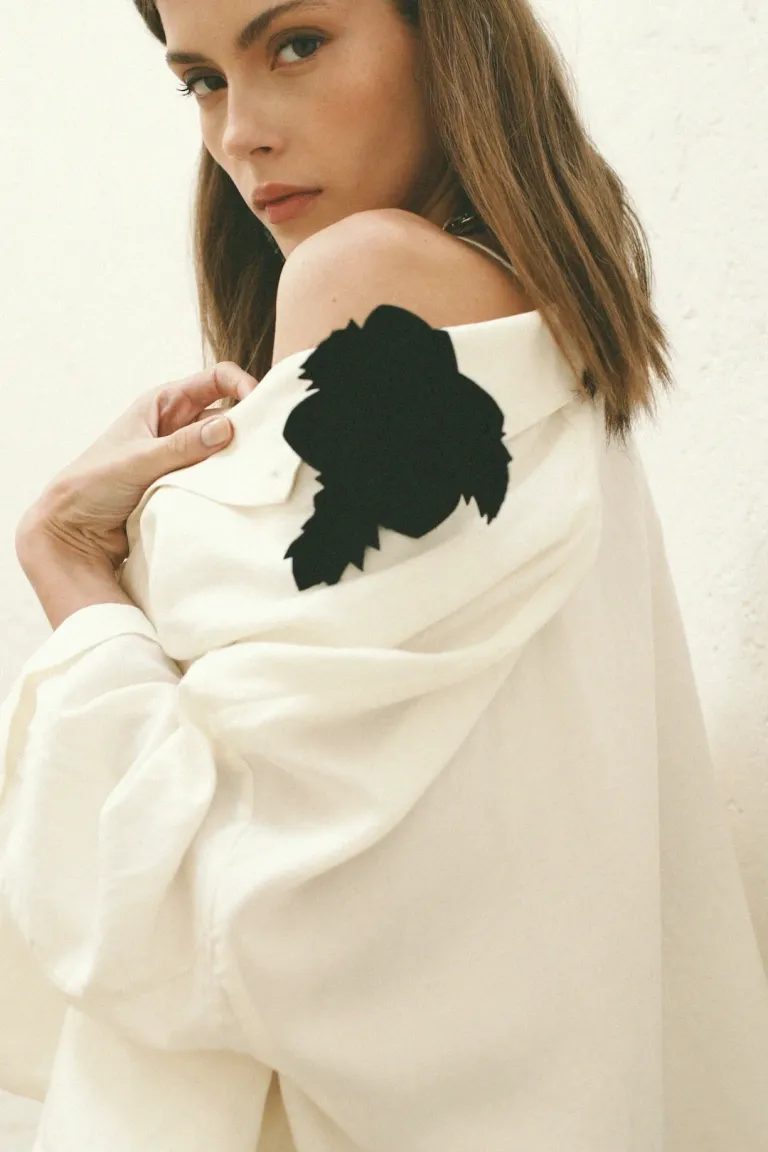 Saco de lino de fit amplio con solapa y pin de guitarra en la solapa de Rapsodia en Blazers para argentina