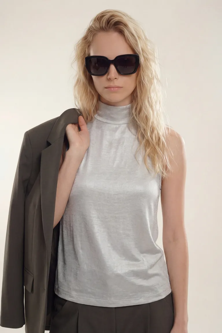 Body de mujer sin mangas con cuello alto y calce ajustado de Akiabara en Bodies para argentina