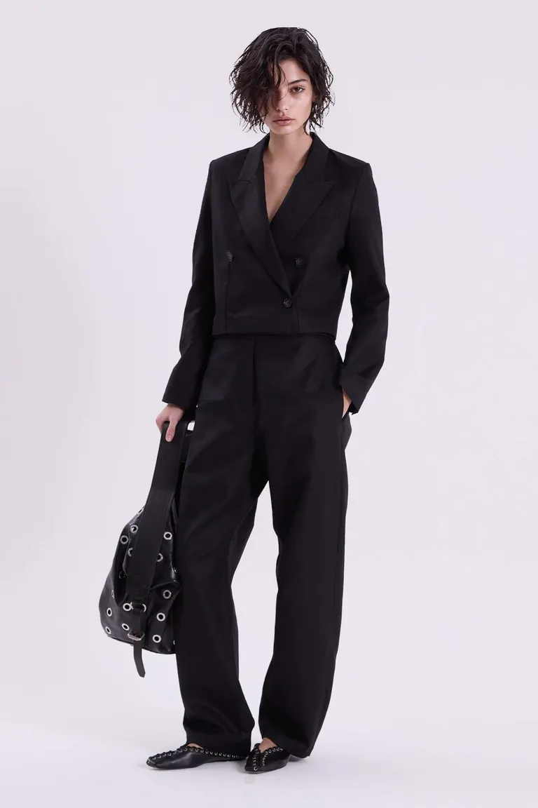 Pantalón negro de silueta recta y corte cropped para mujer de Maria Cher en Pantalones para argentina