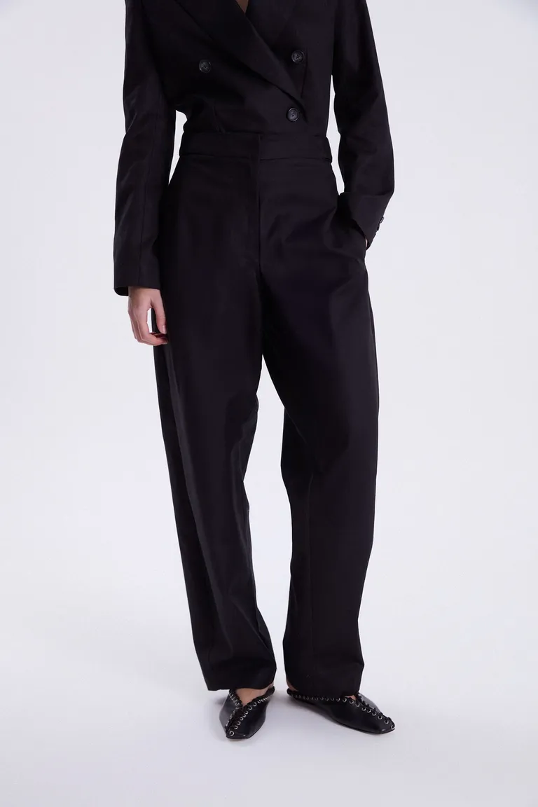 Pantalón negro de silueta recta y corte cropped para mujer de Maria Cher en Pantalones para argentina
