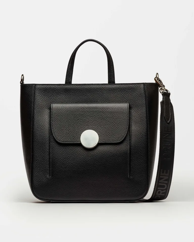 Shopper de cuero negro con detalles en níquel, un accesorio elegante y práctico de Prüne en Bolsos y Carteras para argentina