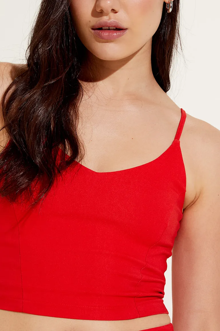 Top de breteles finos con escote en v y corte entallado de Cuesta Blanca en Tops para argentina