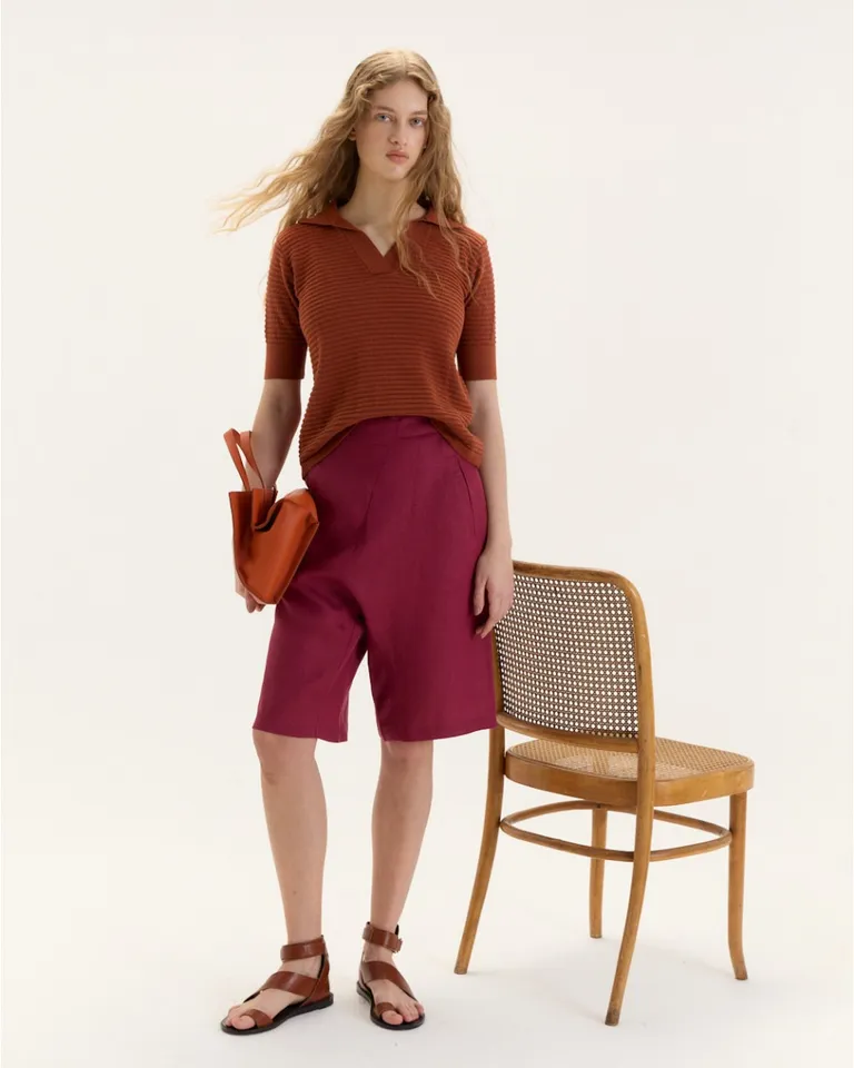 Bermuda roja de corte asimétrico y diseño cruzado con bolsillos de Blue Sheep en Shorts para argentina