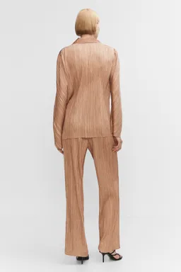 Pantalón plisado satinado de Mango en Pantalones para argentina