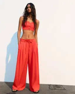 Pantalón wide leg fluido pliegues de Bershka en Pantalones para argentina