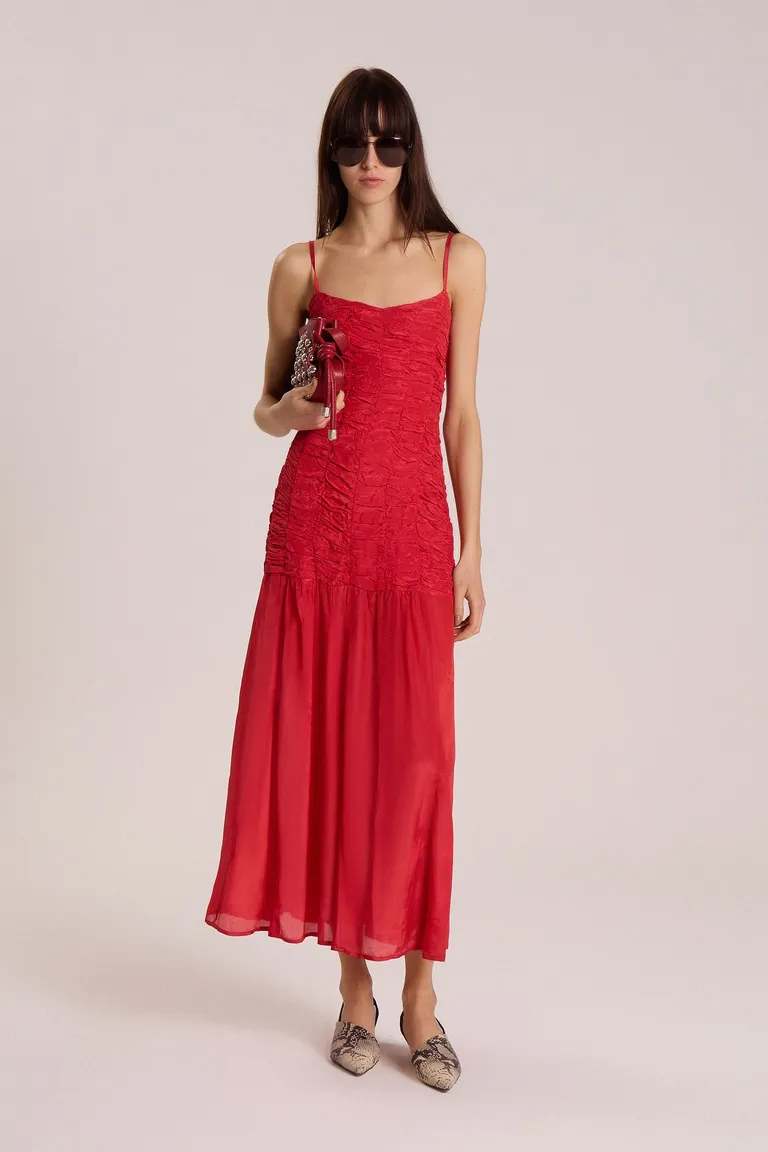 Vestido de crepe y viscosa con frunces y transparencias en rojo de Maria Cher en Vestidos para argentina