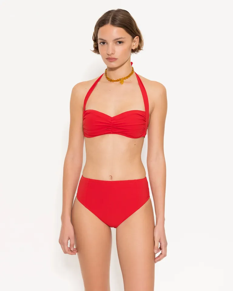 Bikini rojo de tiras ajustables al cuello, corte alto y acabado atractivo de Jazmin Chebar en Swimwear y Beachwear para argentina