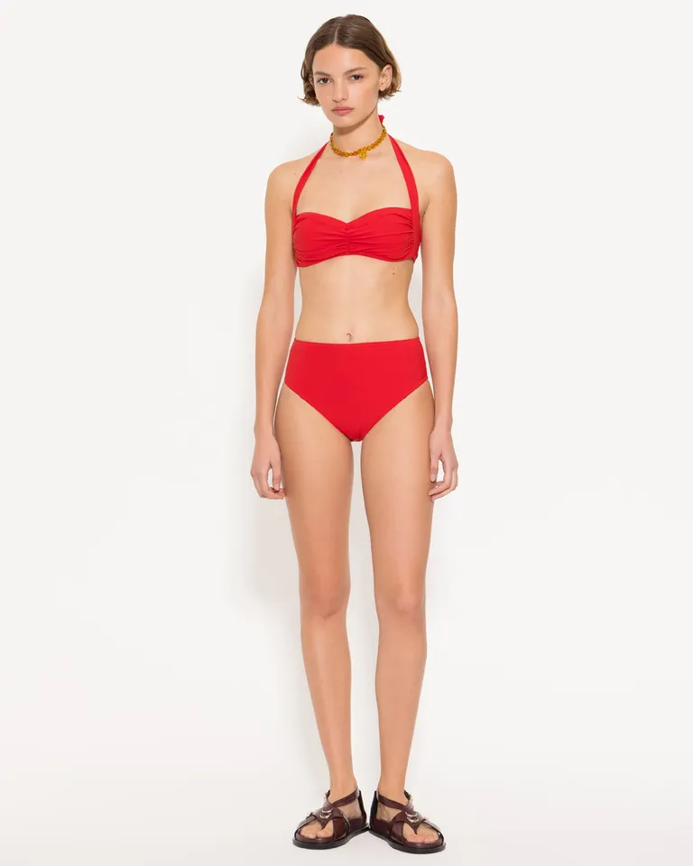 Bikini rojo de tiras ajustables al cuello, corte alto y acabado atractivo de Jazmin Chebar en Swimwear y Beachwear para argentina