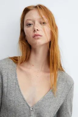 Remera punto botones de Mango en Buzos y Sweaters para argentina