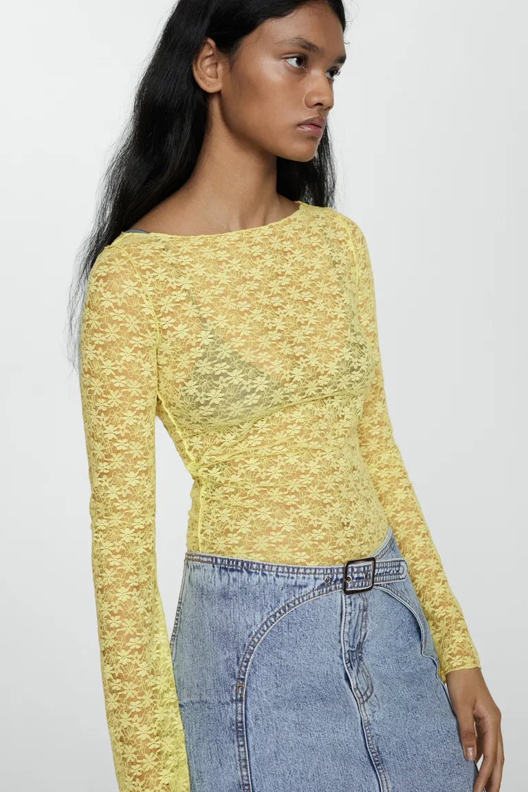 Camiseta encaje floral de Mango en Blusas para argentina