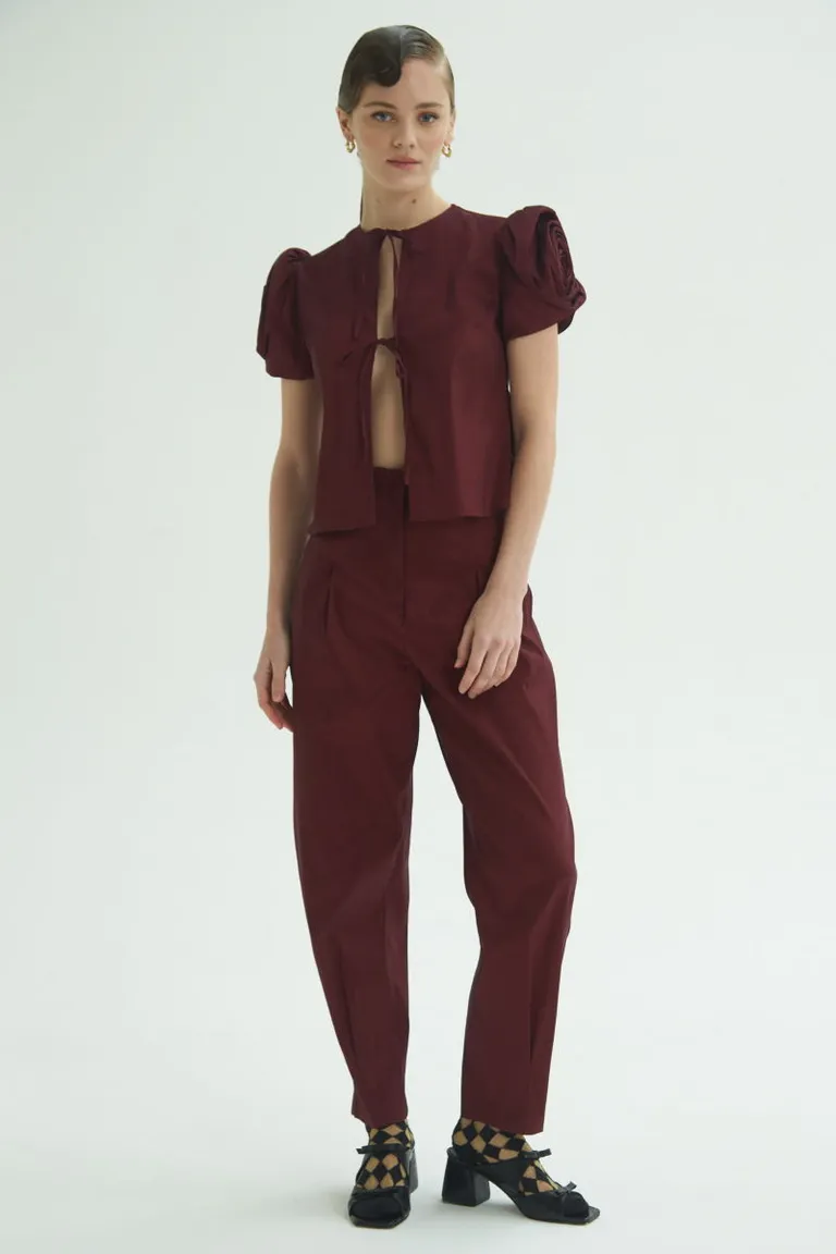Pantalón sastrero tiro alto con pinzas y corte redondeado para eventos de Las Pepas en Pantalones para argentina